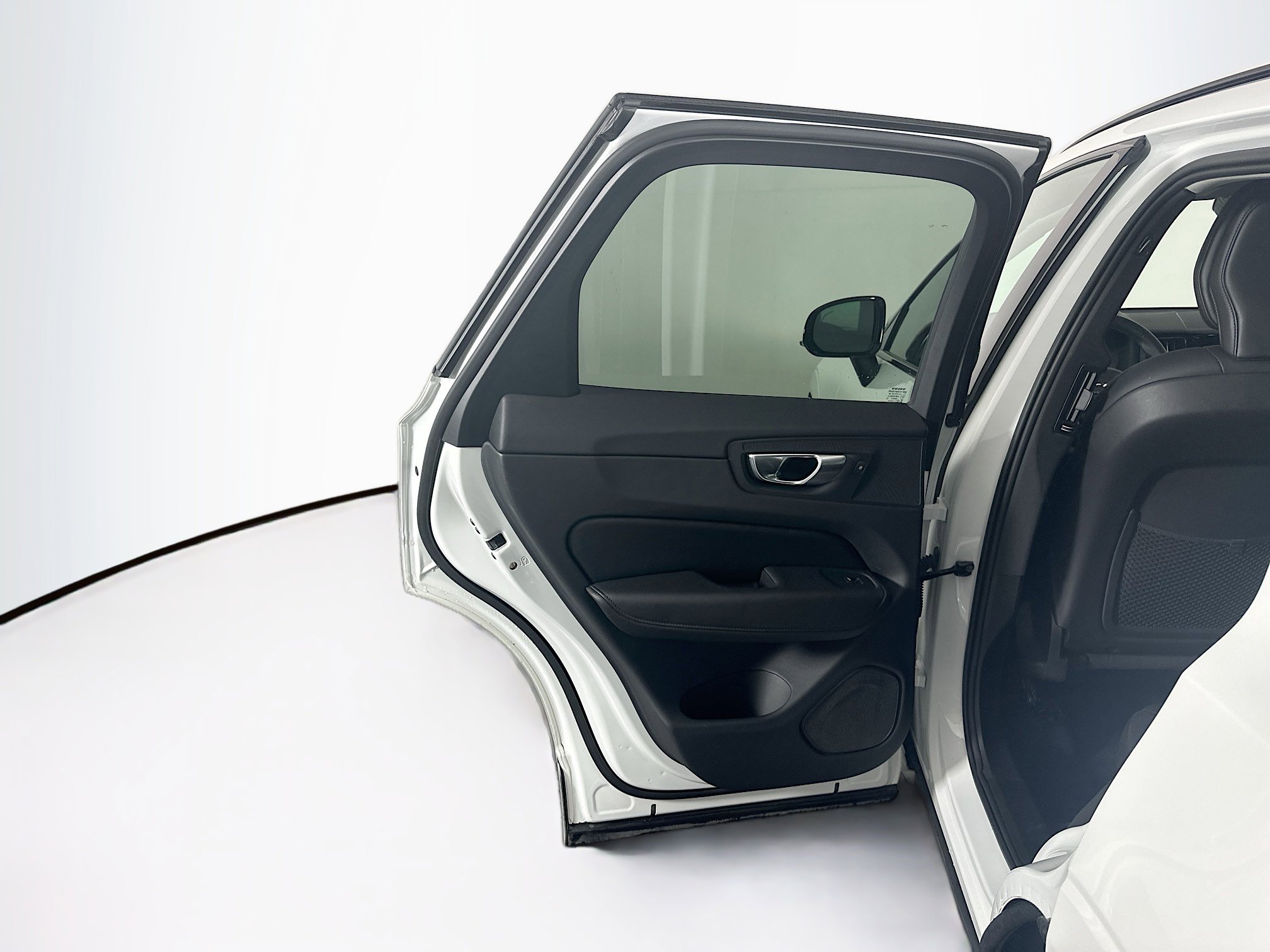 Used 2024 Volvo XC60 B5 Core image 27