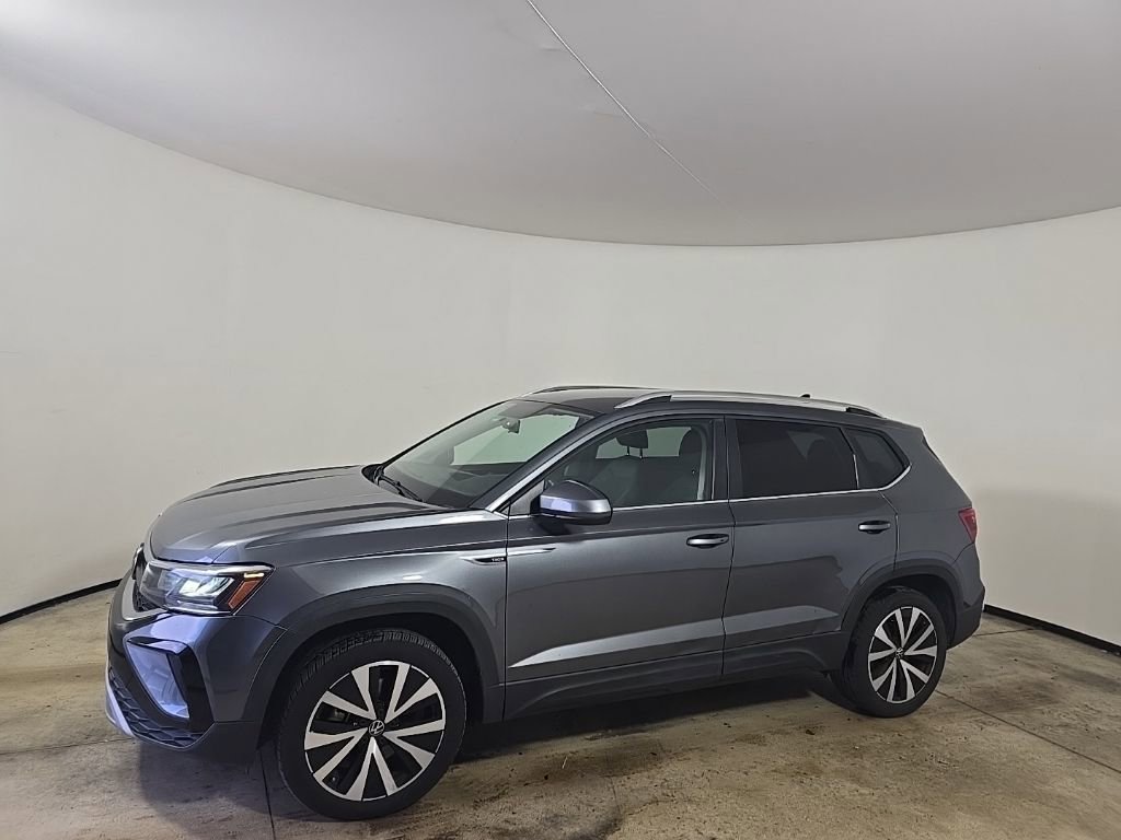 Used 2022 Volkswagen Taos SE image 2