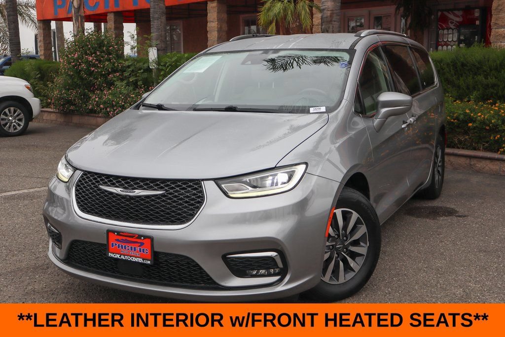 Used 2021 Chrysler Pacifica Touring-L FWD image 4