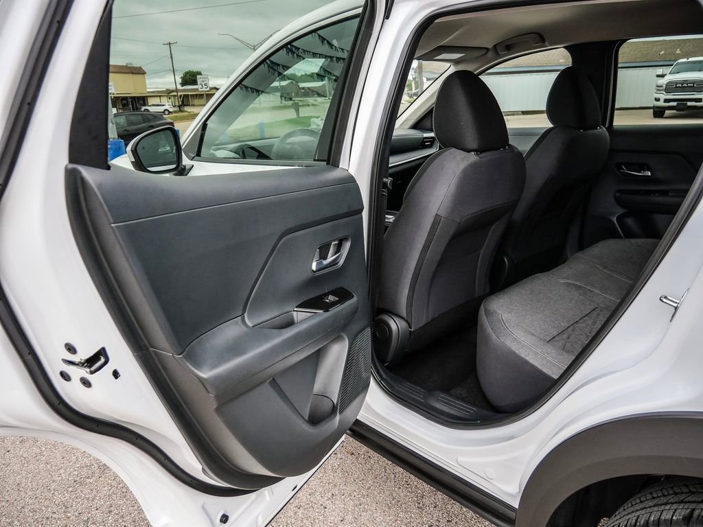 Used 2025 Nissan Kicks SV image 22