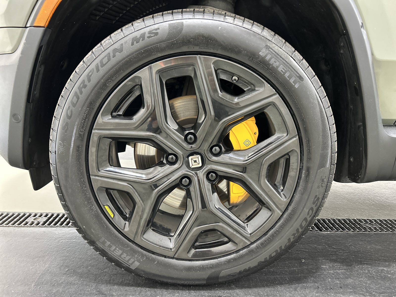 Used 2022 Rivian R1S Launch Edition Quad AWD/4WD image 9