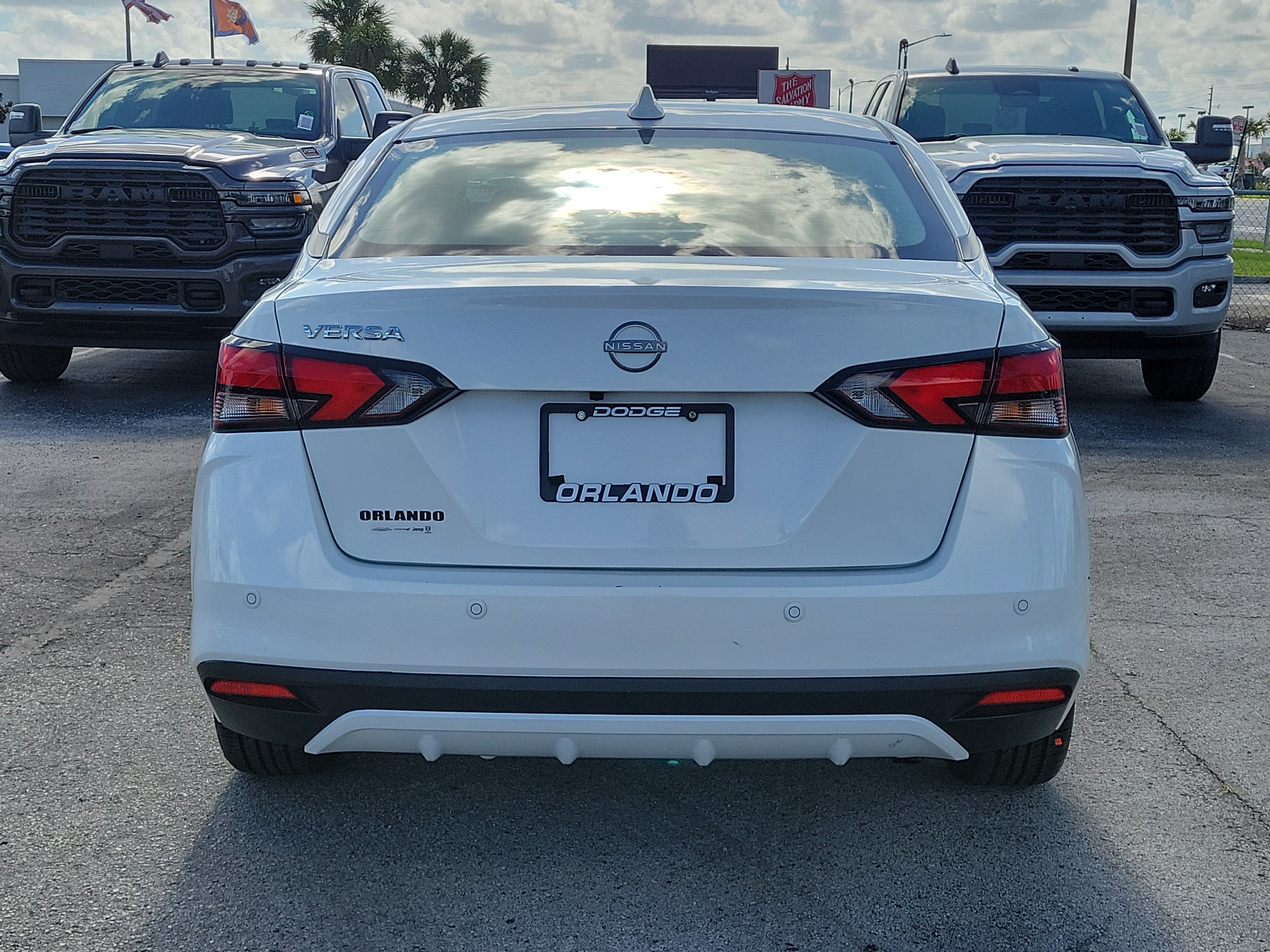 Used 2025 Nissan Versa SV FWD image 6