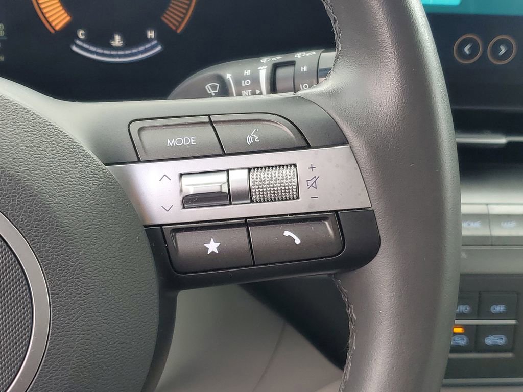 Used 2025 Hyundai Kona SEL image 17