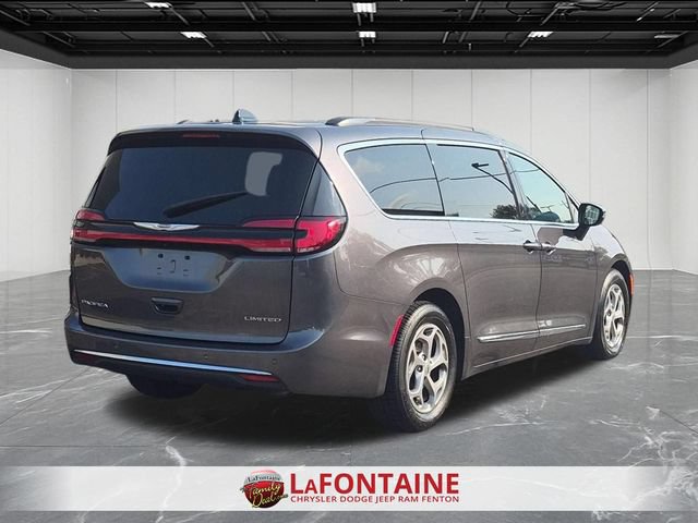Used 2023 Chrysler Pacifica Limited FWD image 5