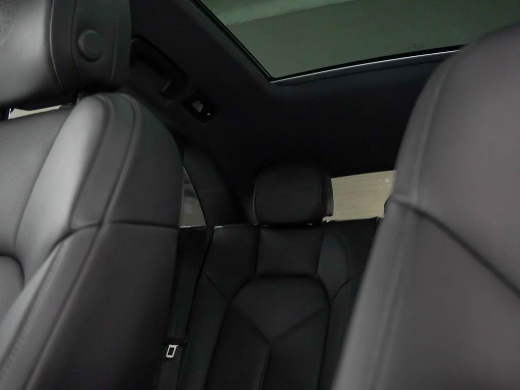 Certified 2026 Porsche Macan AWD/4WD image 35