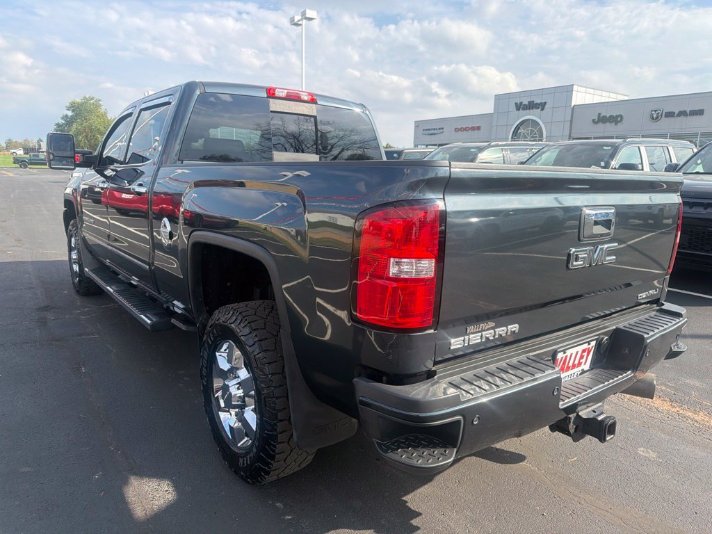 Used 2018 GMC Sierra 3500 Denali w/ Suspension Package, Off-Road AWD/4WD image 6