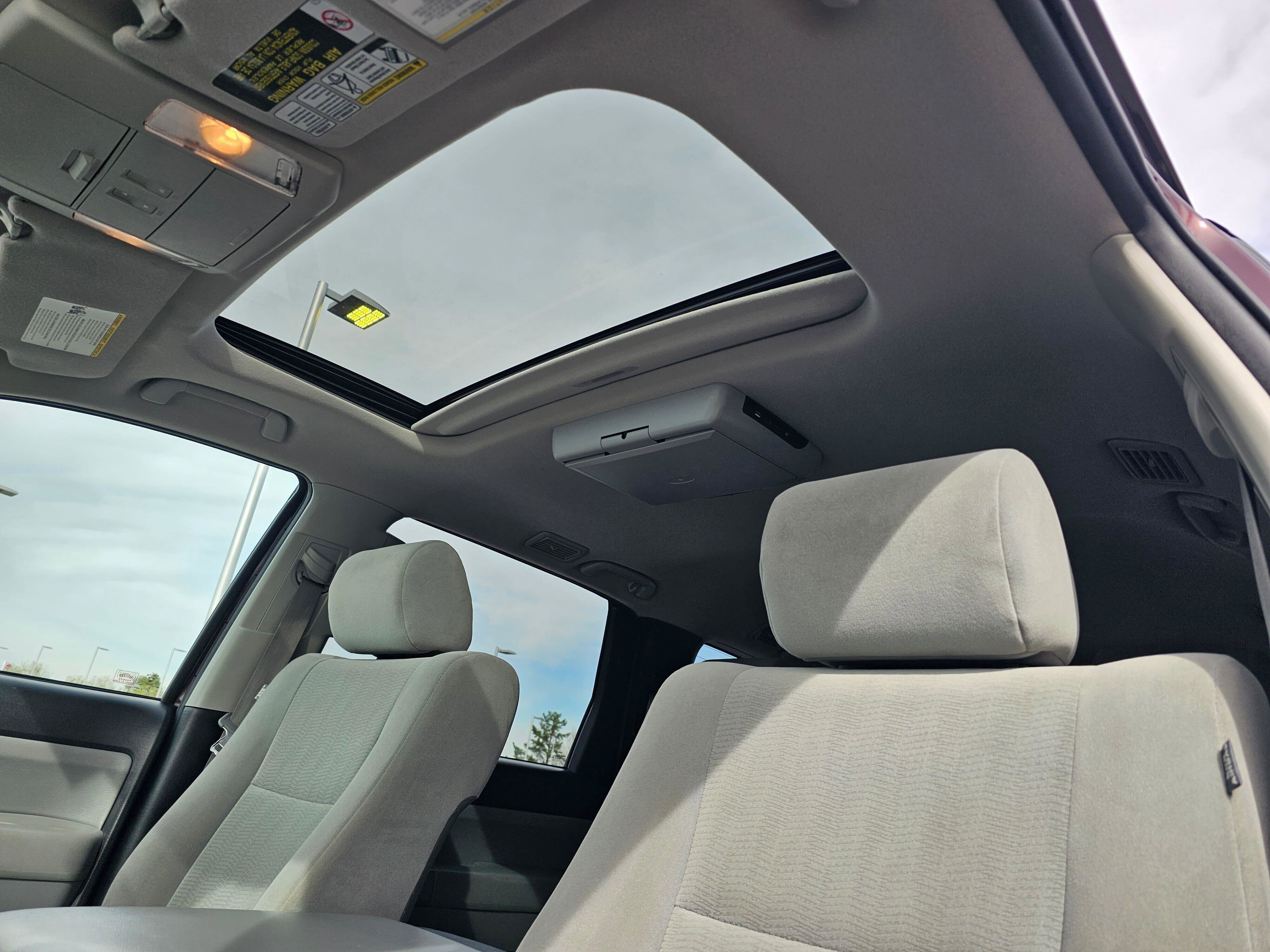 Used 2016 Toyota Sequoia SR5 AWD/4WD image 28