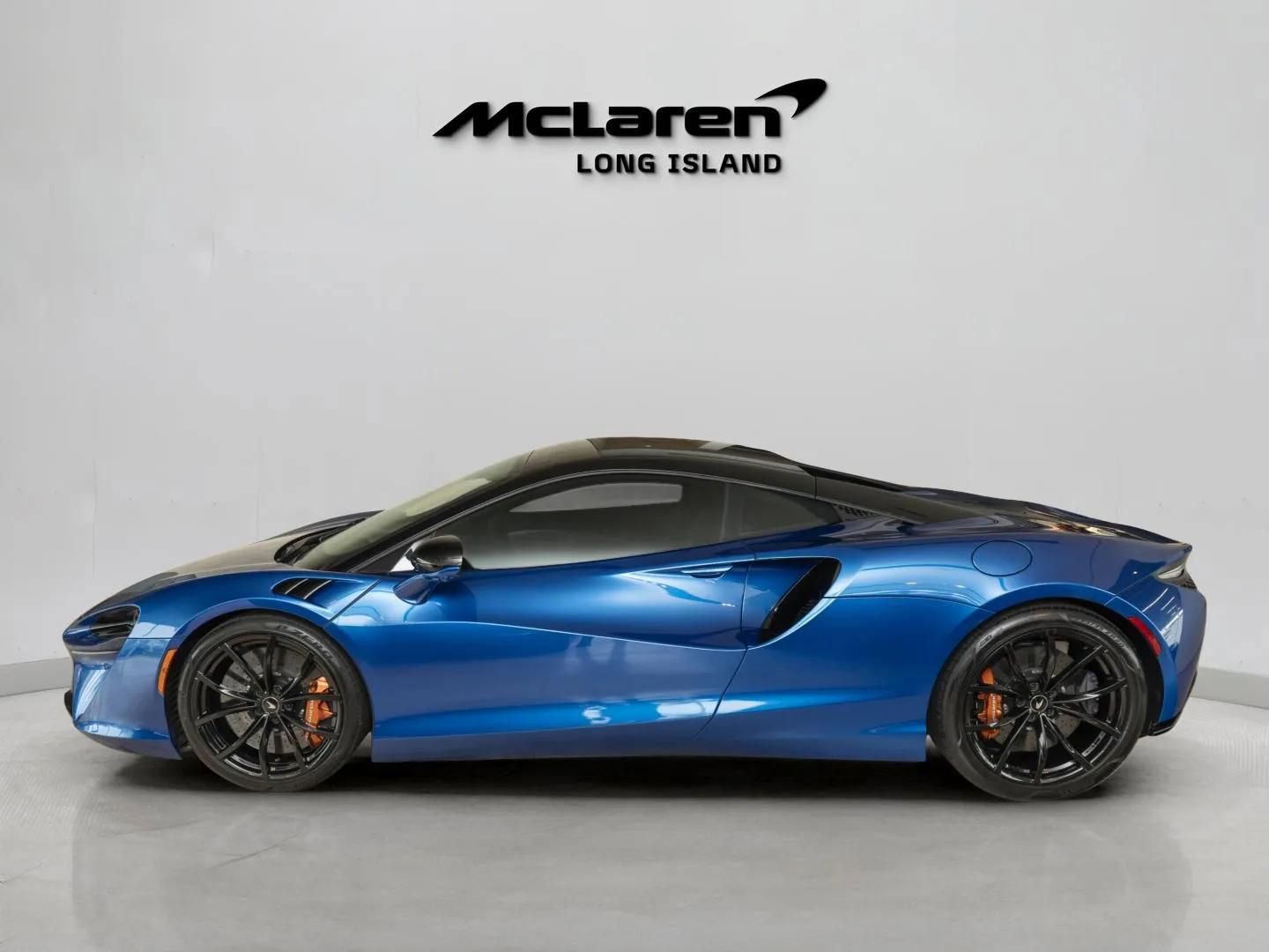 Used 2023 McLaren Artura RWD image 8