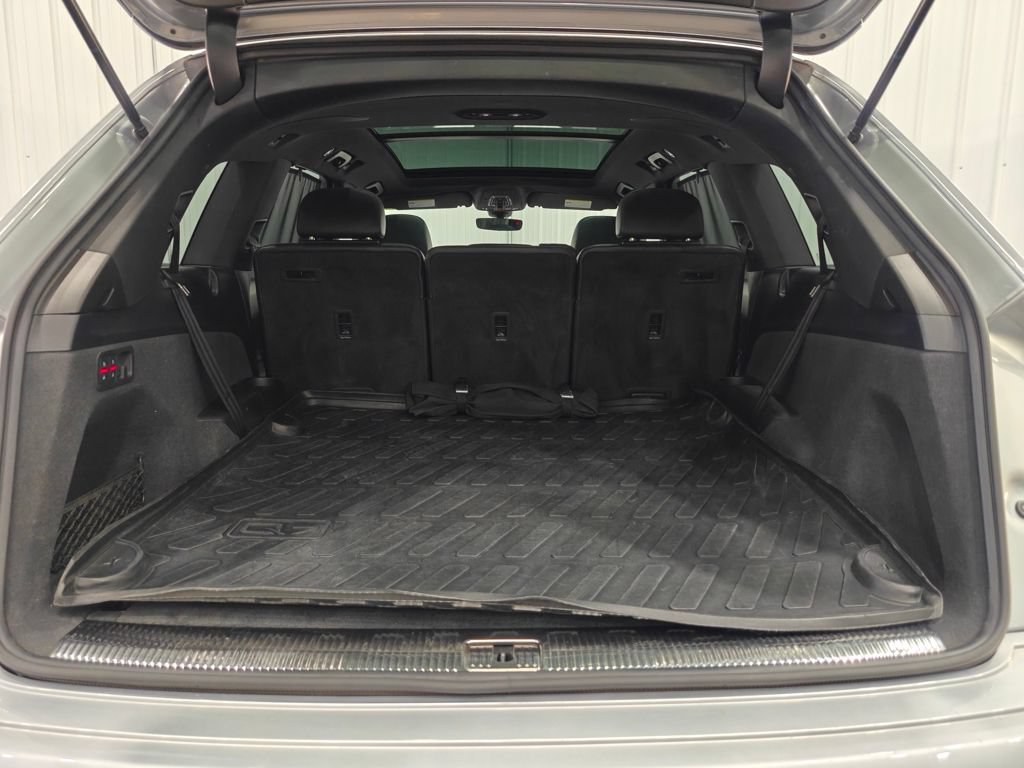 Used 2018 Audi Q7 3.0T Prestige w/ Prestige Package AWD/4WD image 37
