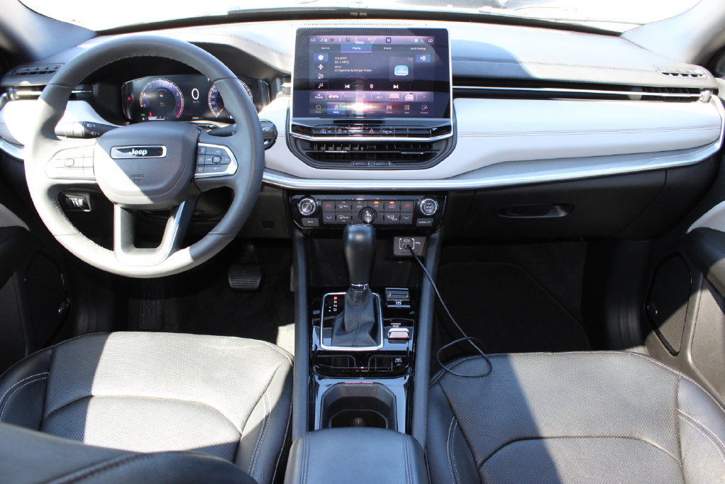 Used 2025 Jeep Compass Limited w/ Elite Group AWD/4WD image 12