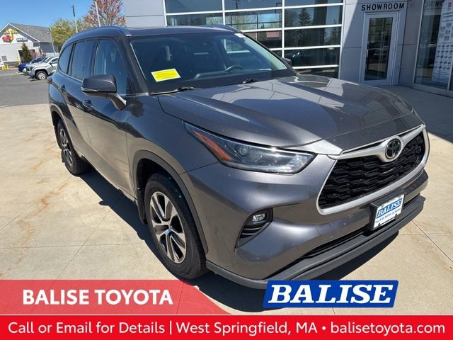 Used 2021 Toyota Highlander XLE AWD/4WD image 1