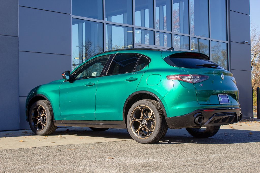 New 2025 Alfa Romeo Stelvio Sprint image 8