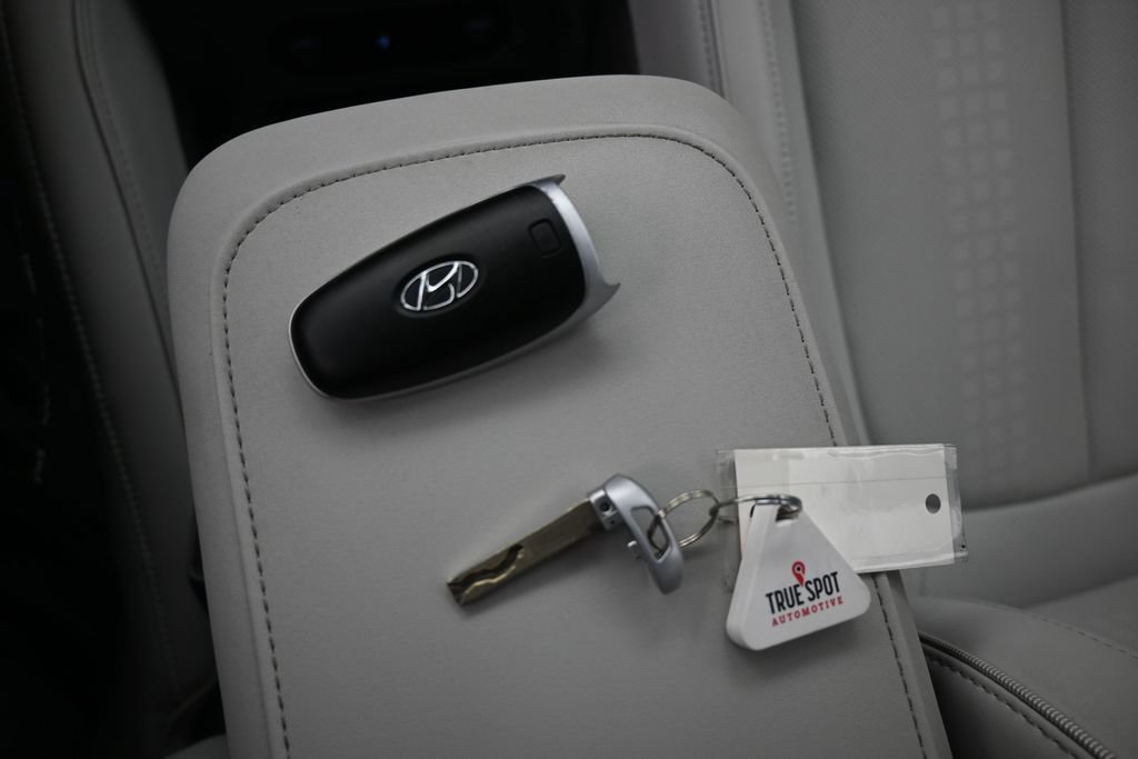 Used 2022 Hyundai Ioniq 5 Limited w/ Cargo Package AWD/4WD image 23