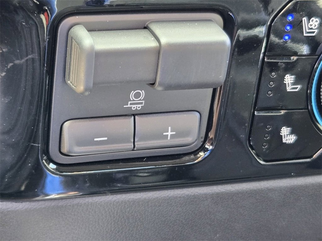 Used 2025 Chevrolet Silverado 1500 LTZ image 20