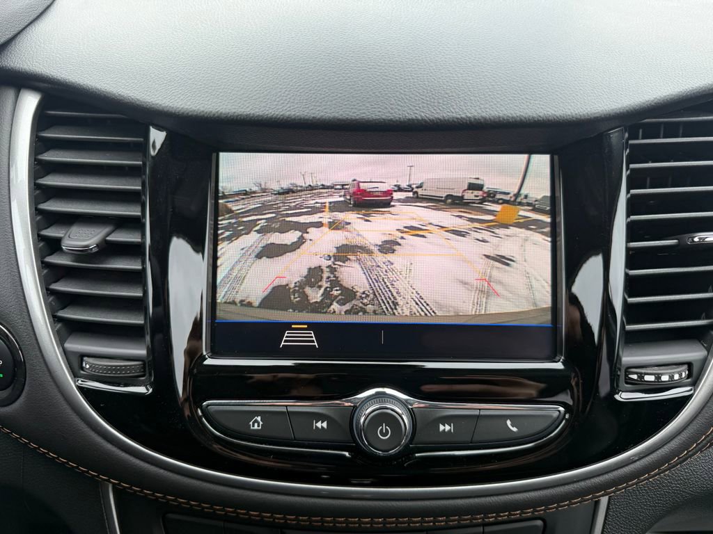 Used 2022 Chevrolet Trax LT w/ LT Convenience Package image 23