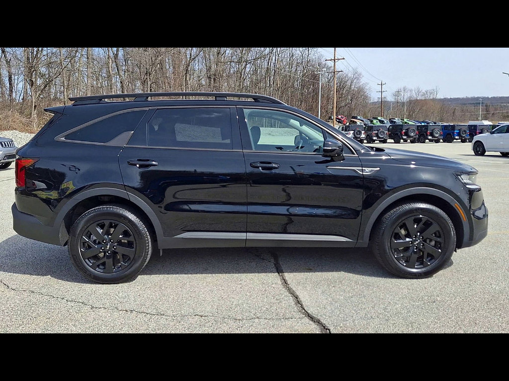 Used 2023 Kia Sorento S w/ Panoramic Sunroof Package AWD/4WD image 9