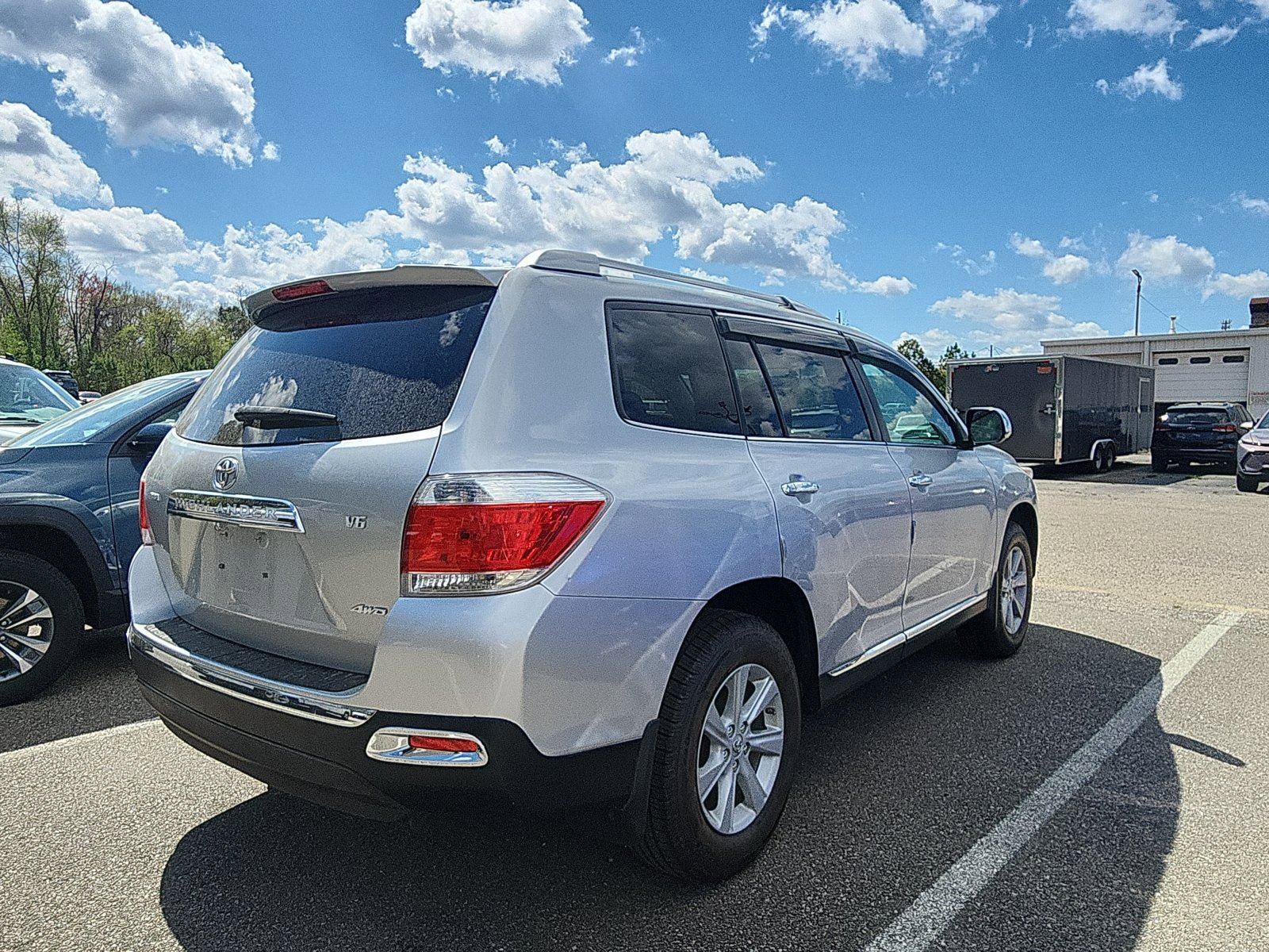 Used 2013 Toyota Highlander 4WD w/ Cold Weather Pkg image 4