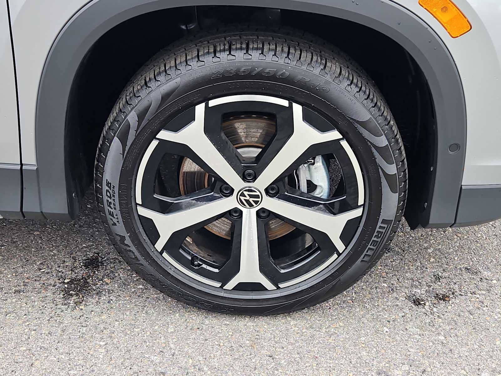 Used 2025 Volkswagen Tiguan SE AWD/4WD image 9