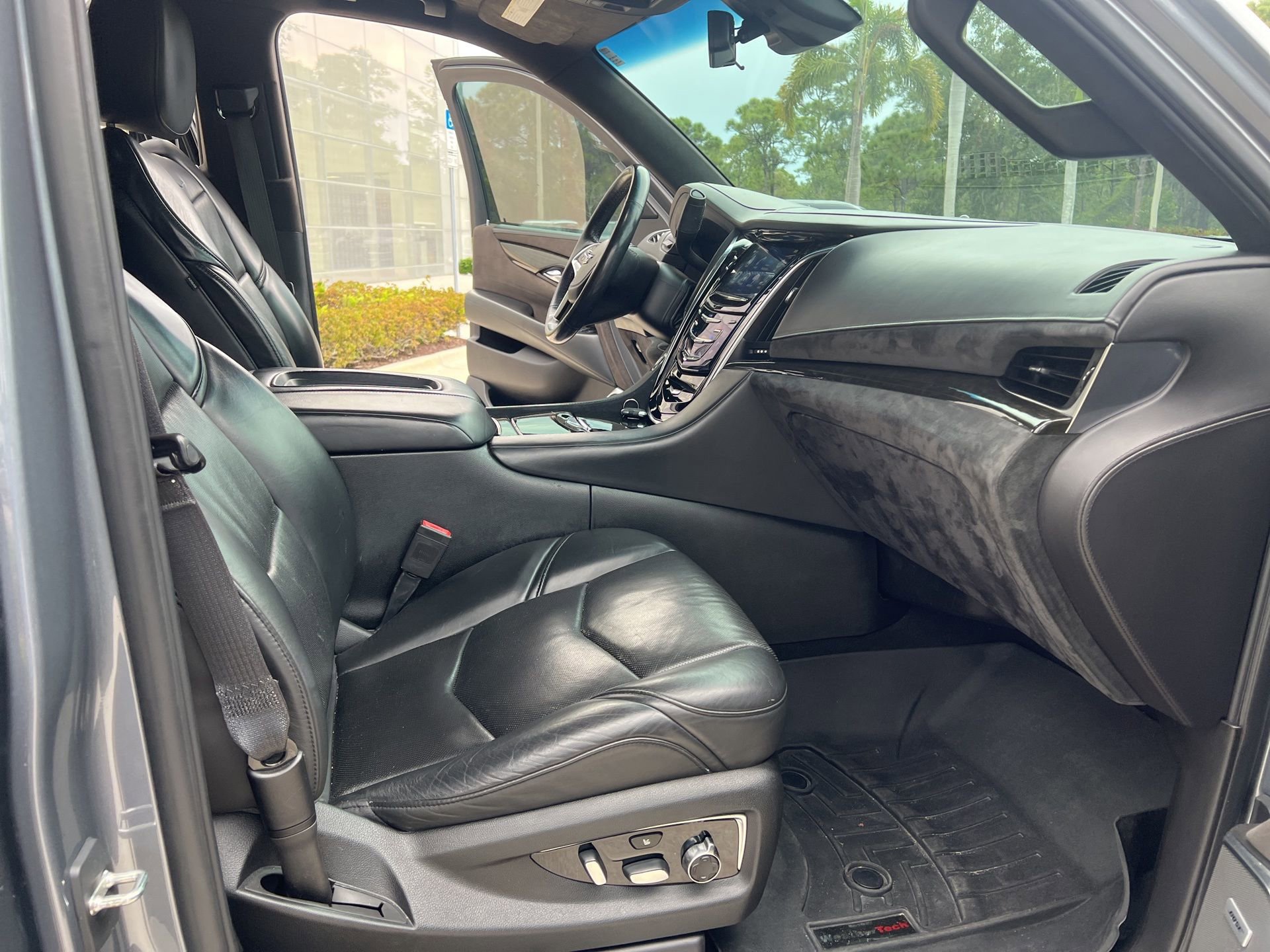 Used 2018 Cadillac Escalade ESV Platinum image 15