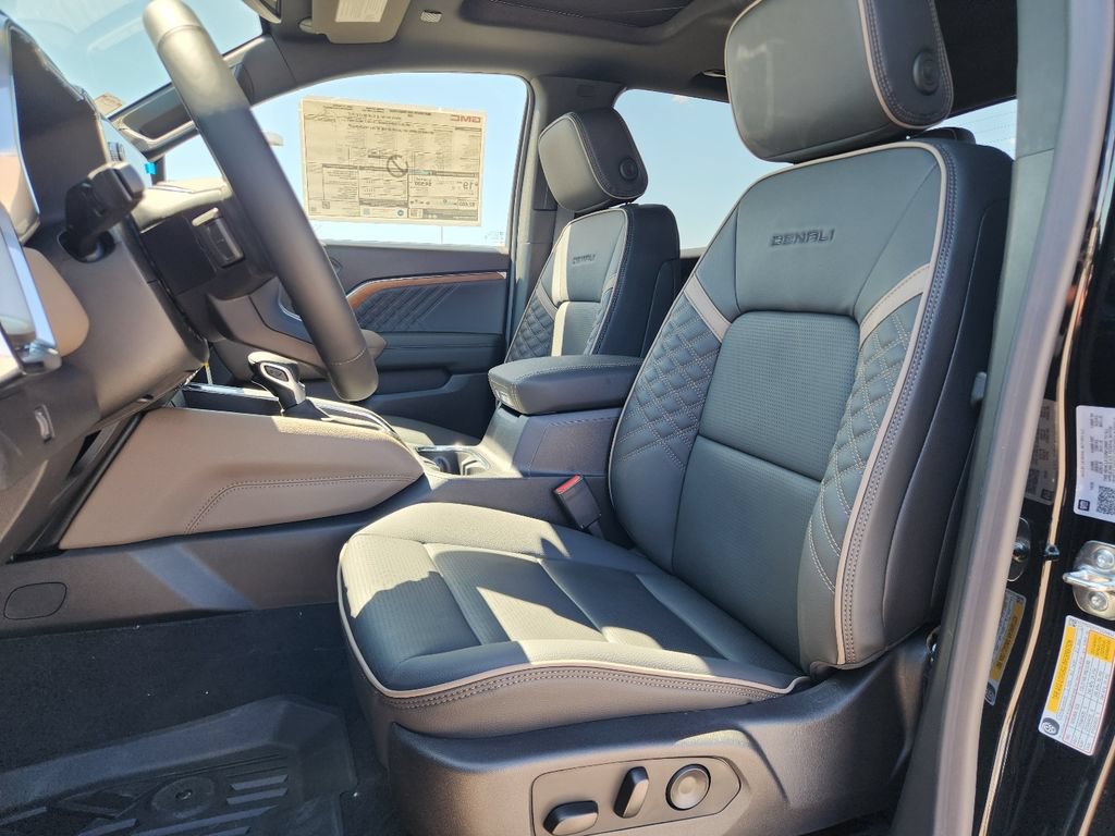 New 2026 GMC Canyon Denali w/ LPO, Denali Black Edition AWD/4WD image 3