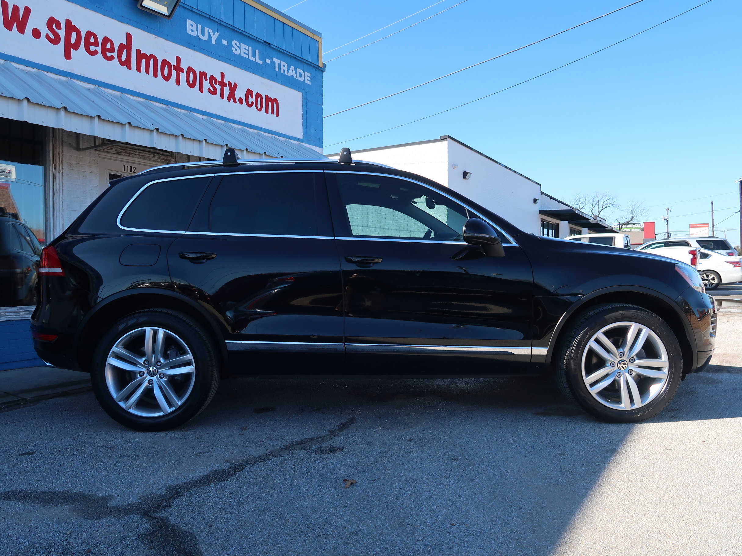 Used 2014 Volkswagen Touareg Executive image 4
