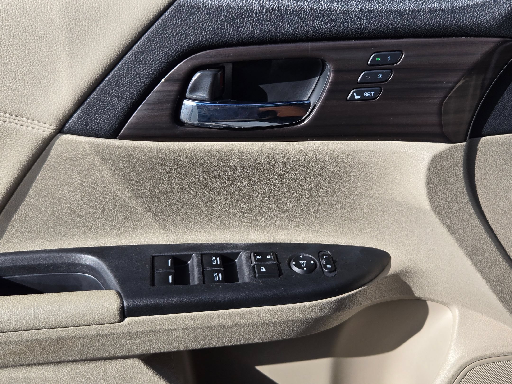 Used 2017 Honda Accord EX-L image 11