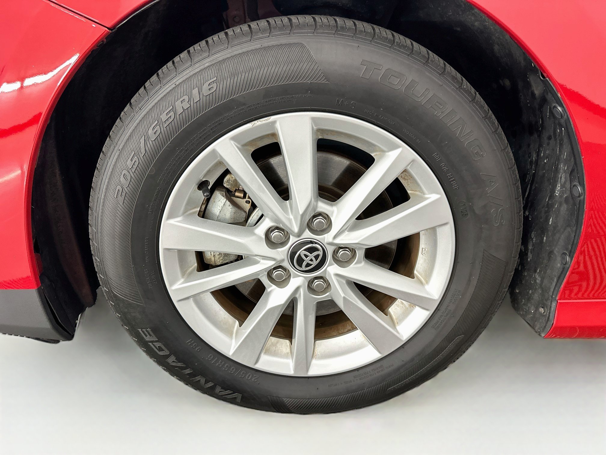Used 2025 Toyota Camry LE FWD image 35