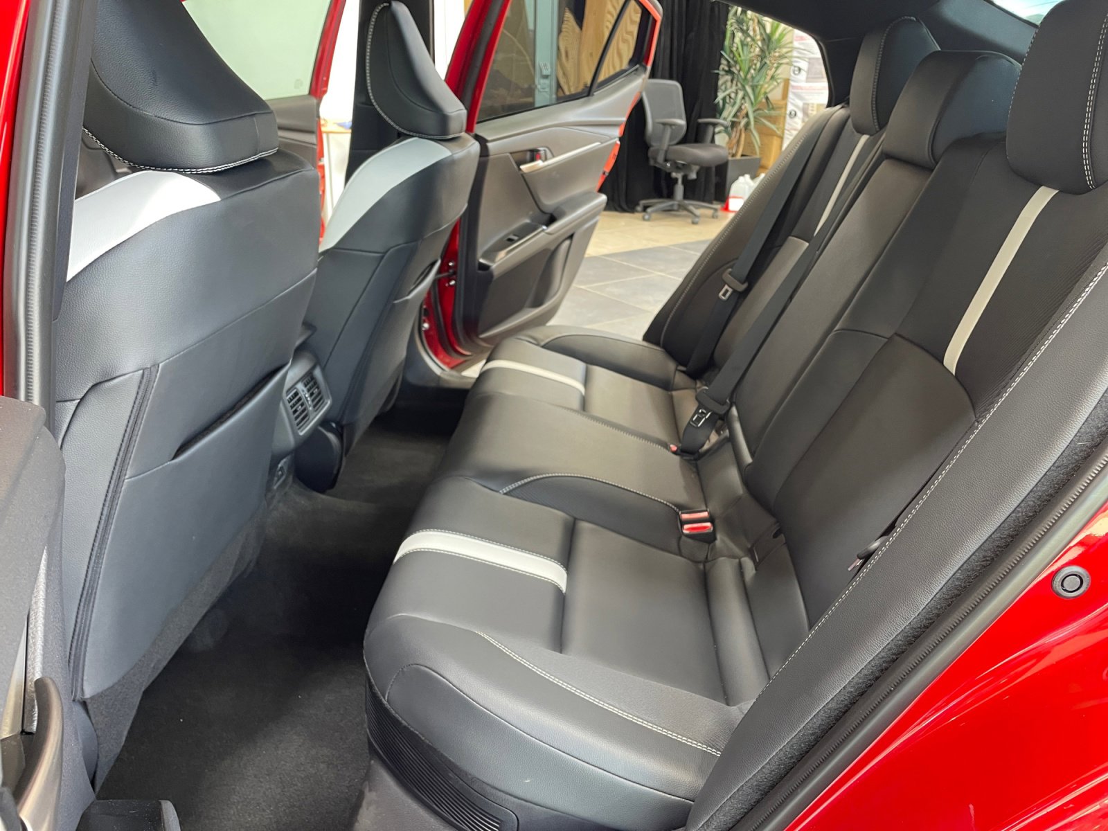 Used 2026 Toyota Camry SE w/ Convenience Package FWD image 17