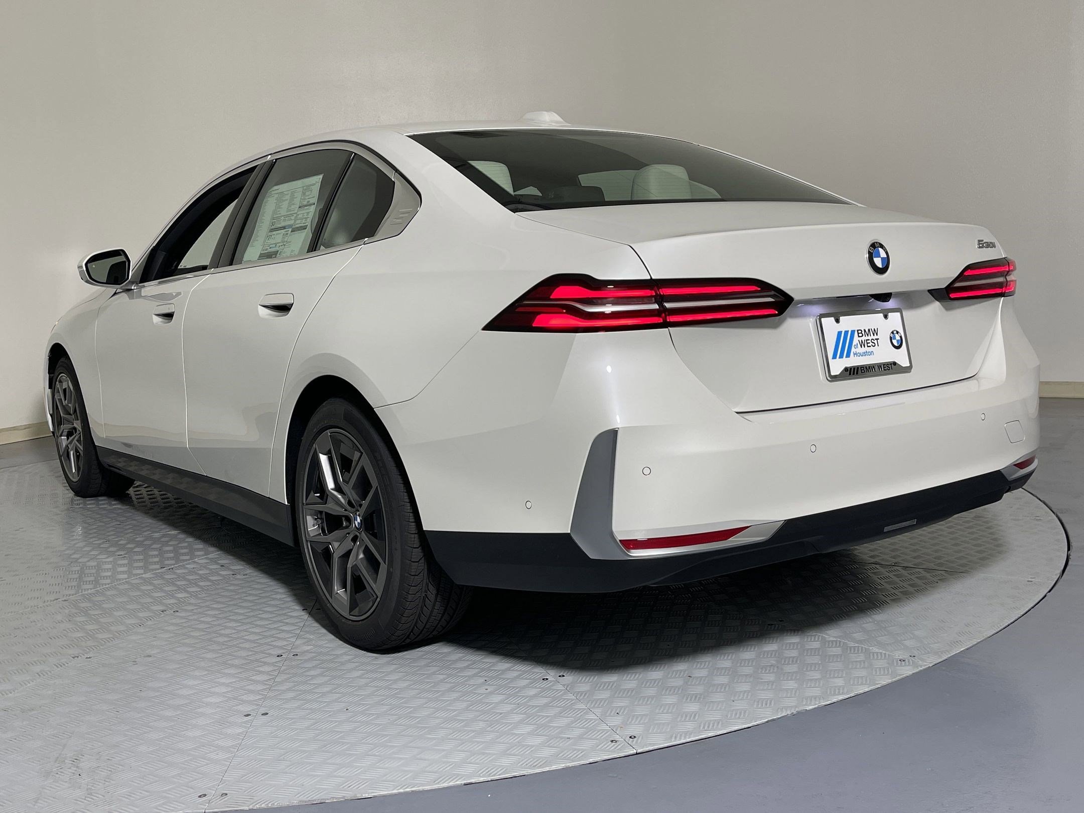 Used 2026 BMW 530i w/ Premium Package image 3