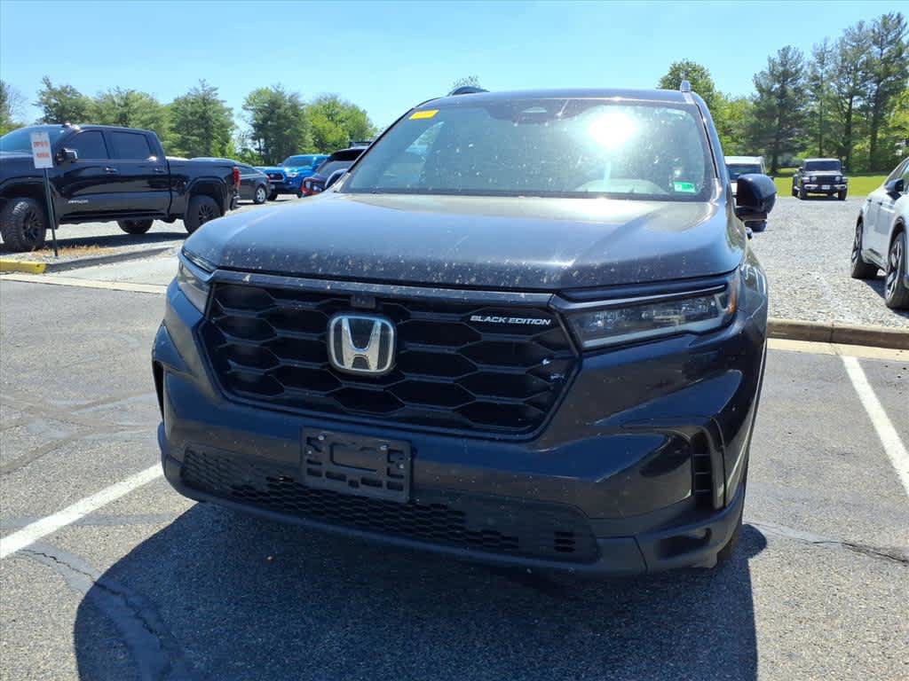 Certified 2025 Honda Pilot Black Edition image 5