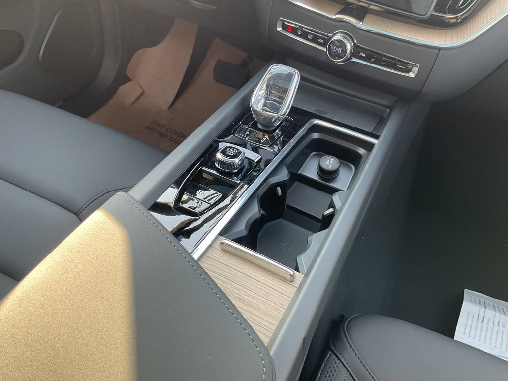 New 2026 Volvo XC60 B5 Plus w/ Protection Package Premier AWD/4WD image 27