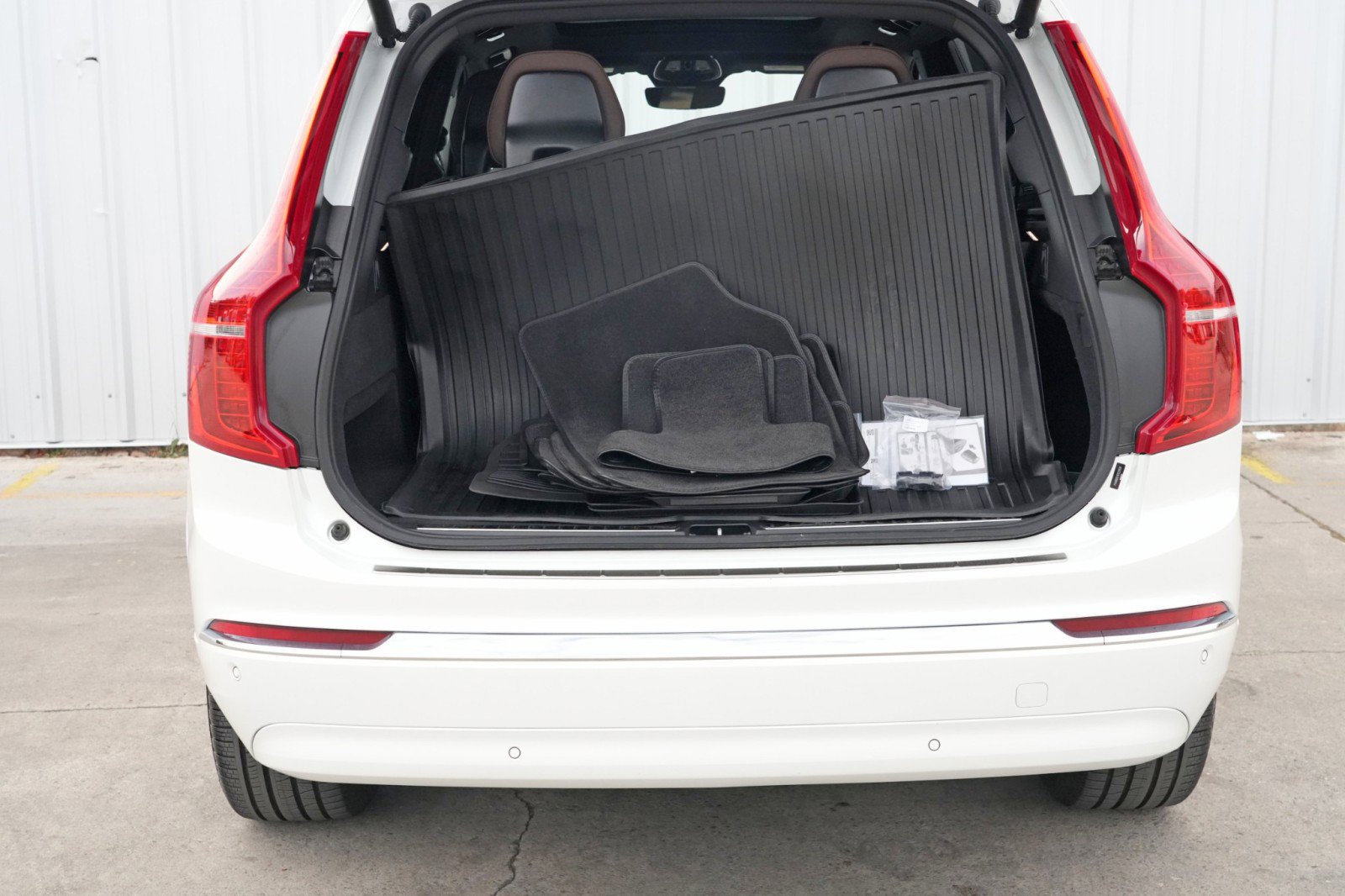 Used 2024 Volvo XC90 T8 Plus image 10