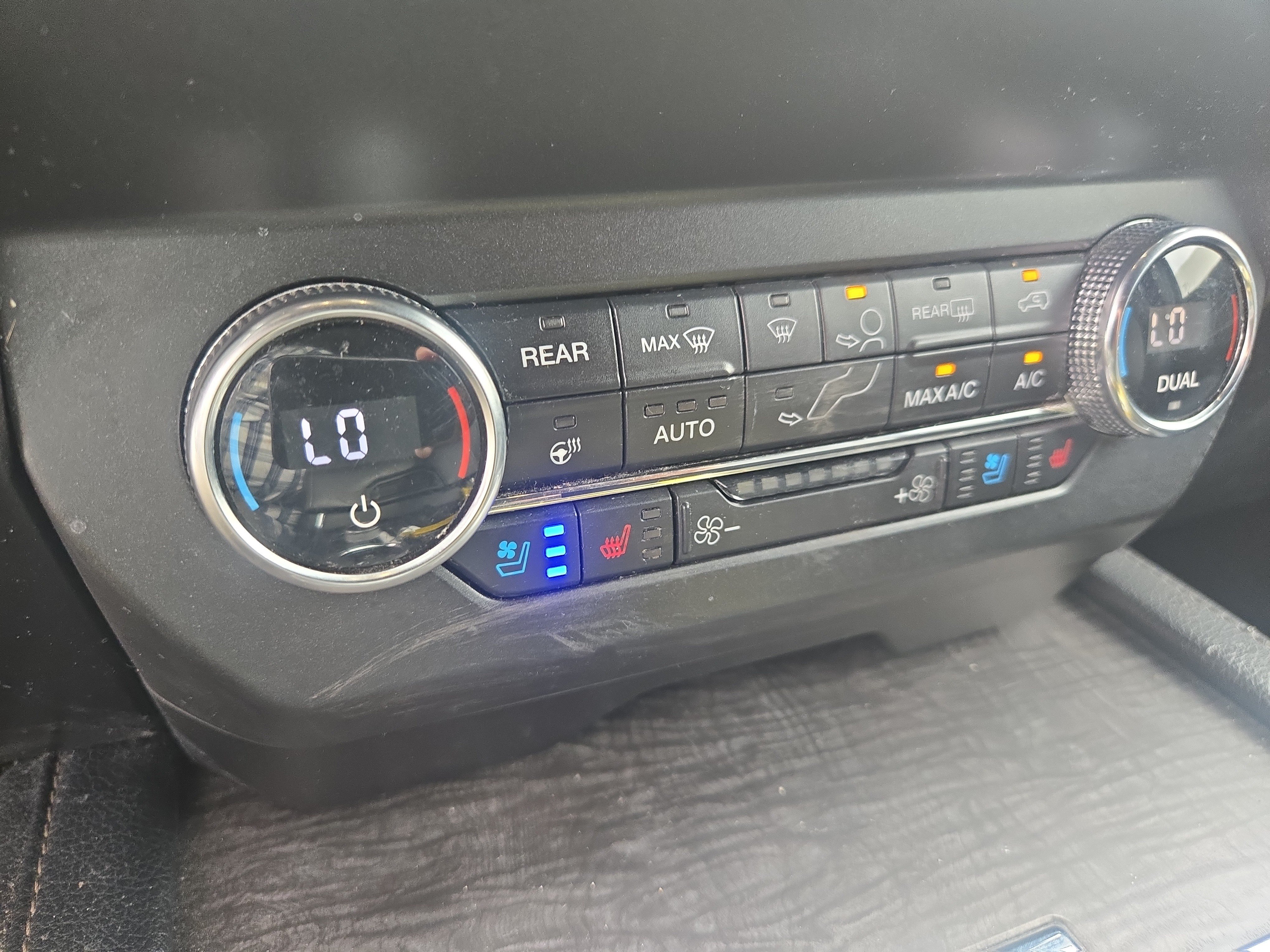 Used 2019 Ford Expedition Limited w/ Driver Assistance Package AWD/4WD image 24