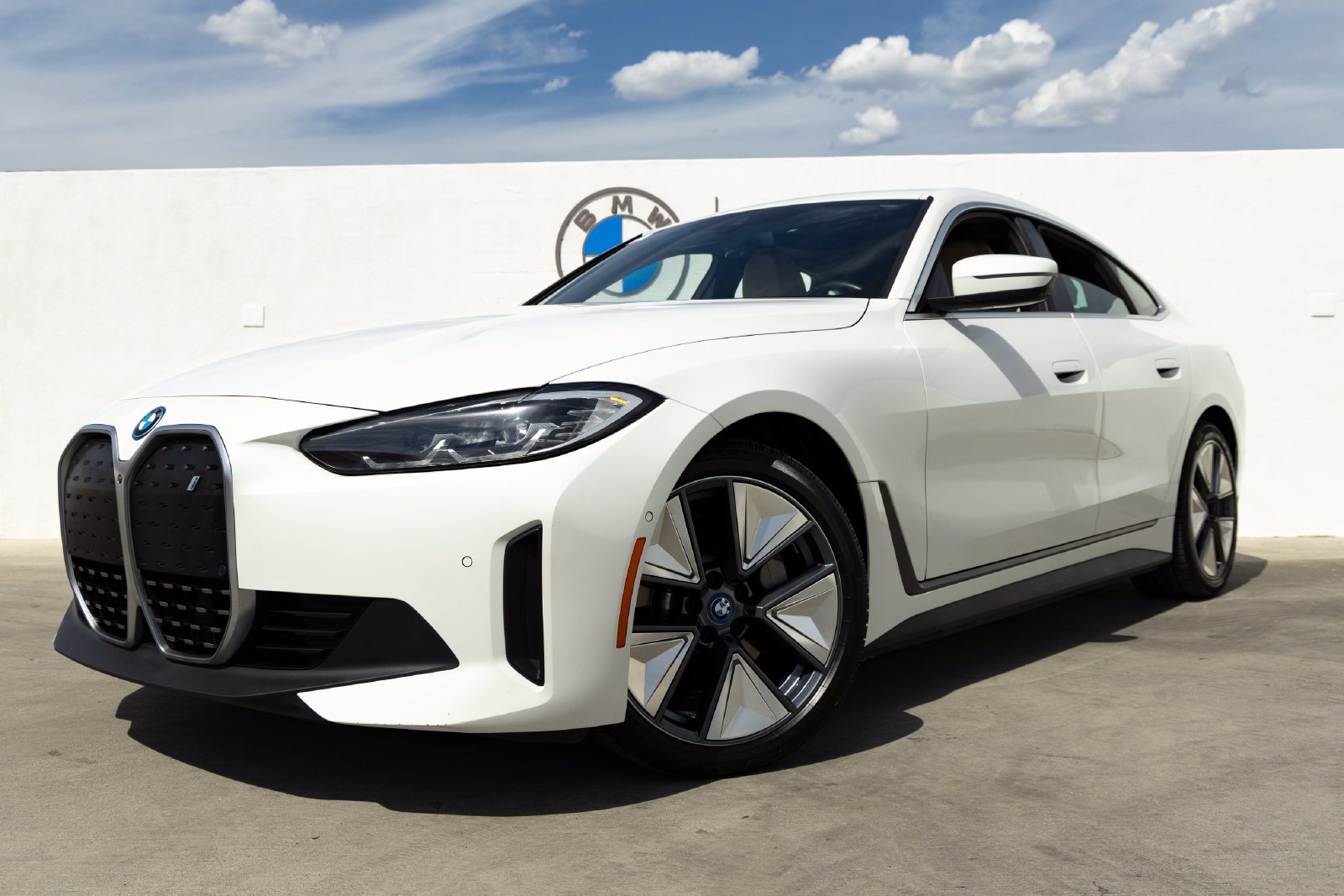 Used 2023 BMW i4 eDrive40 w/ Premium Package RWD image 8