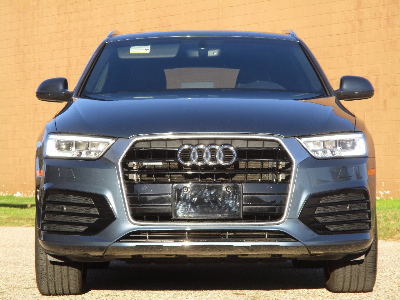 Used 2018 Audi Q3 2.0T Premium Plus w/ Premium Plus Package image 2