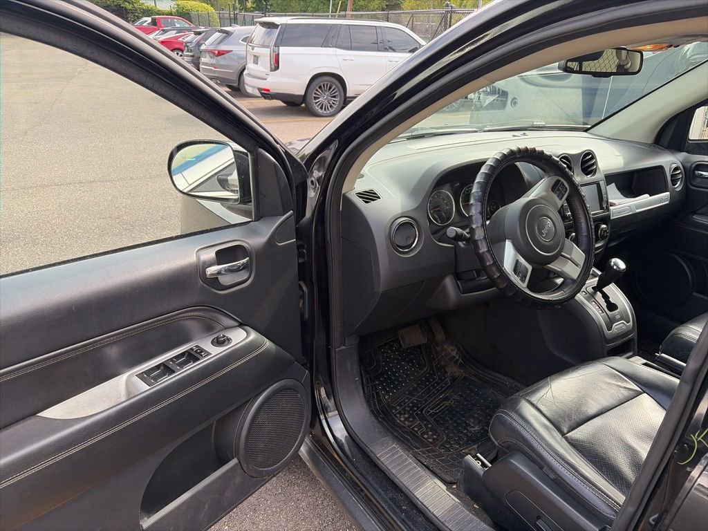 Used 2016 Jeep Compass High Altitude AWD/4WD image 10