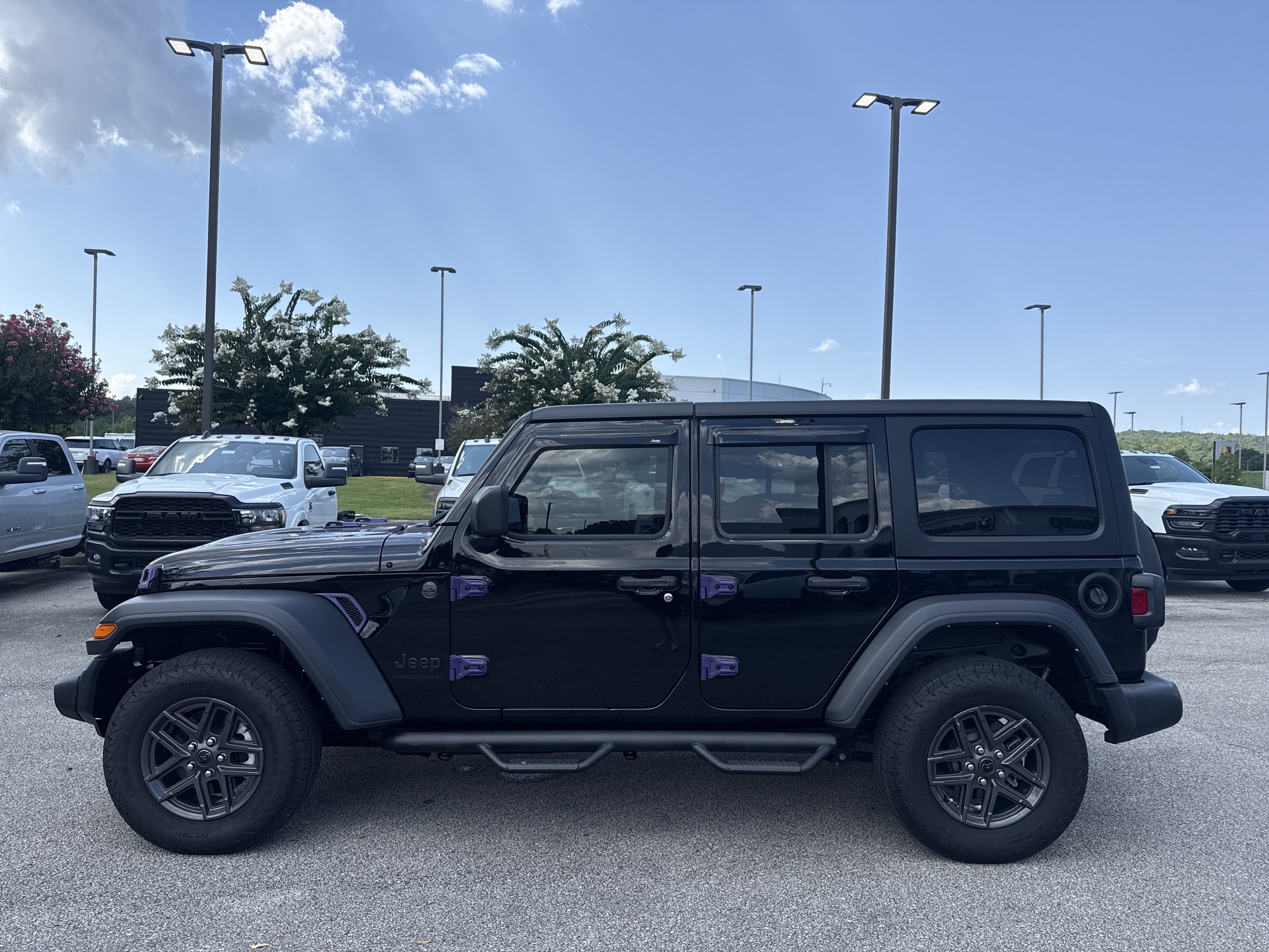 Used 2024 Jeep Wrangler Unlimited Sport AWD/4WD image 4