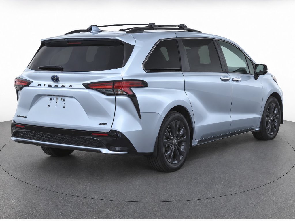 Used 2025 Toyota Sienna XSE w/ XSE Premium Package AWD/4WD image 4