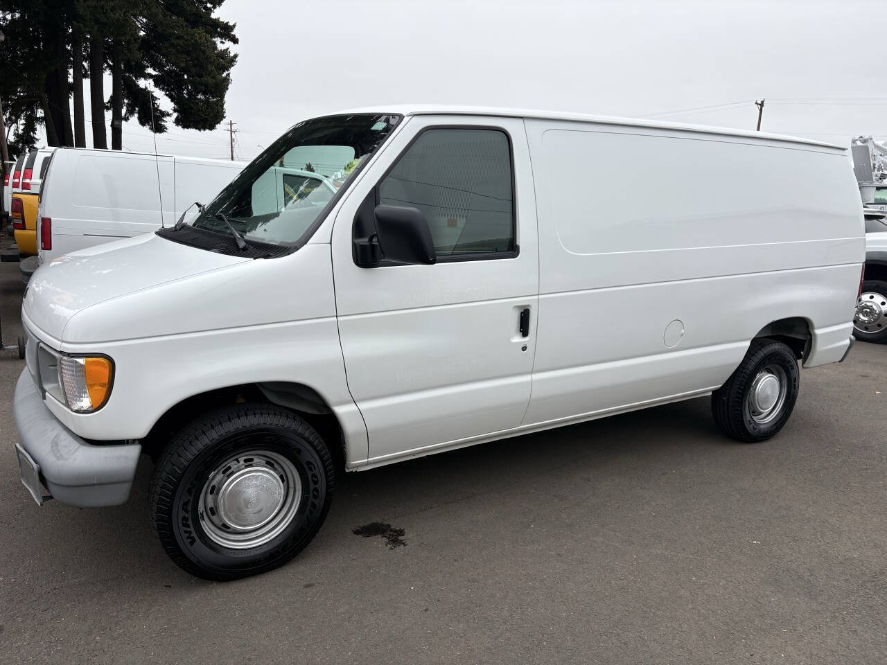 Used 1999 Ford E-150 and Econoline 150 RWD image 1