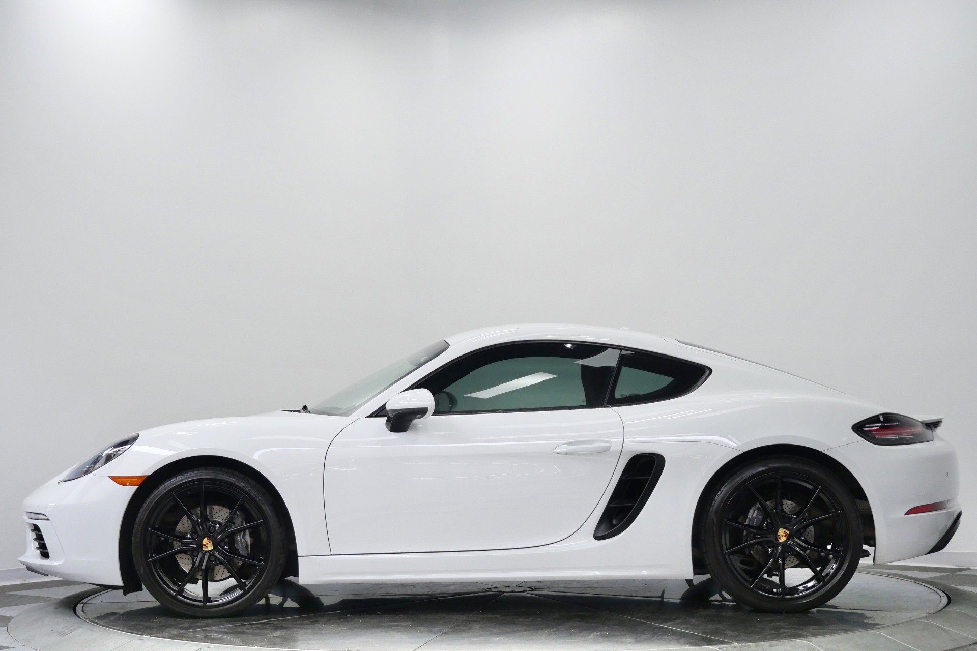 Used 2021 Porsche 718 Cayman RWD image 6