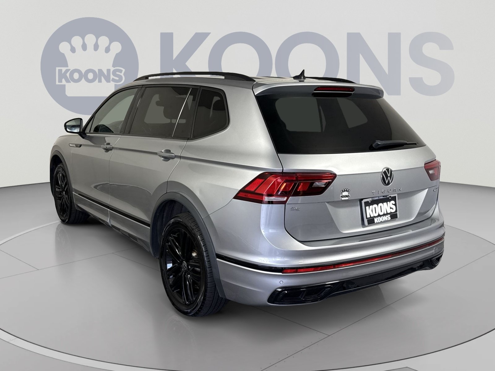 Used 2022 Volkswagen Tiguan SE R-Line AWD/4WD image 4