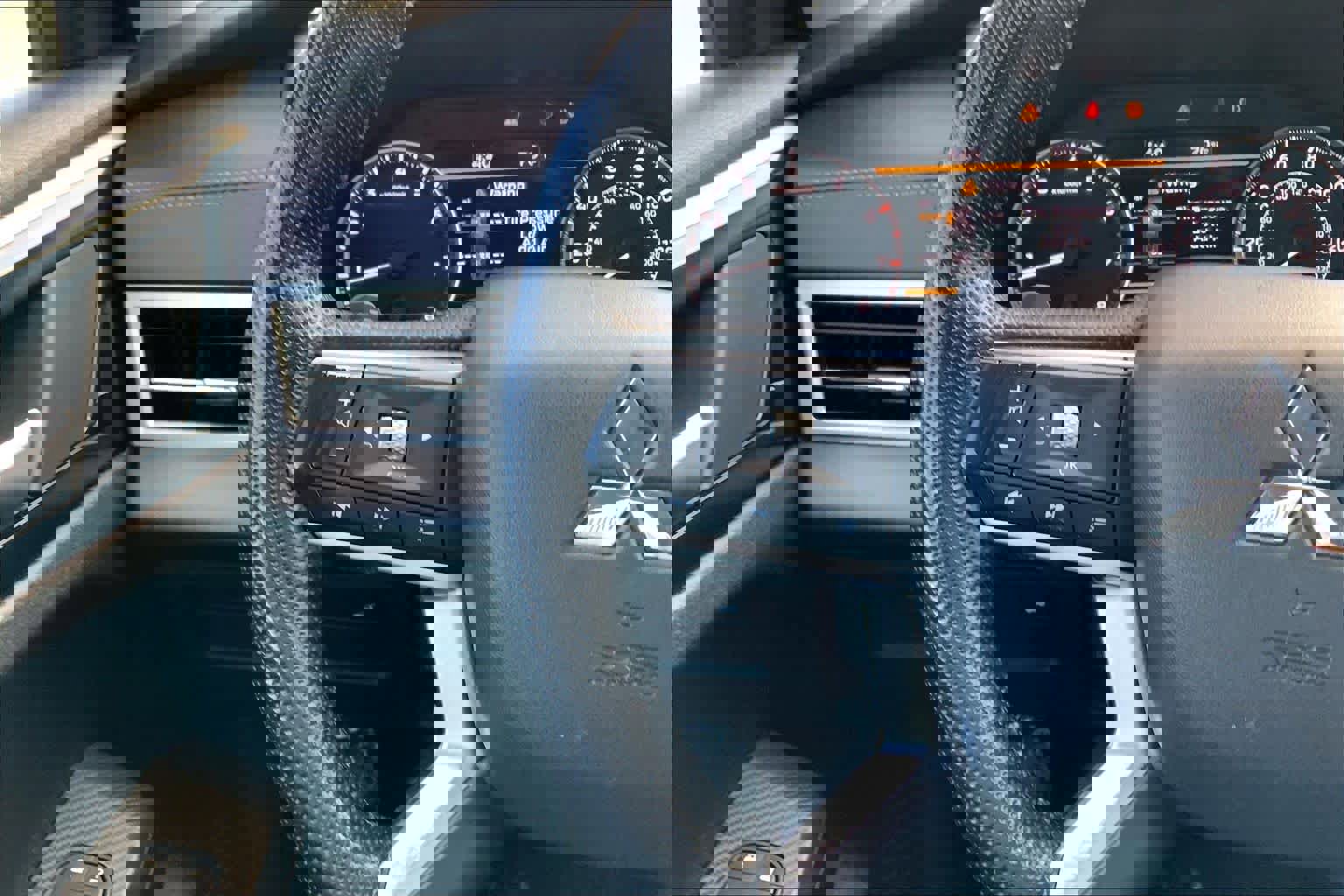 Used 2023 Mitsubishi Outlander SE image 23