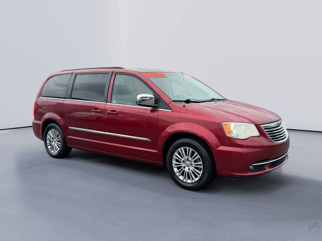 Used 2013 Chrysler Town & Country Touring-L FWD image 1