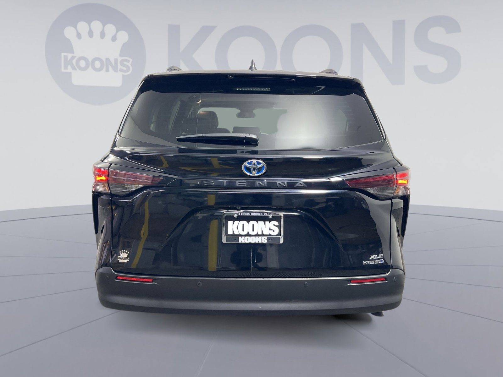 Used 2024 Toyota Sienna XLE image 5