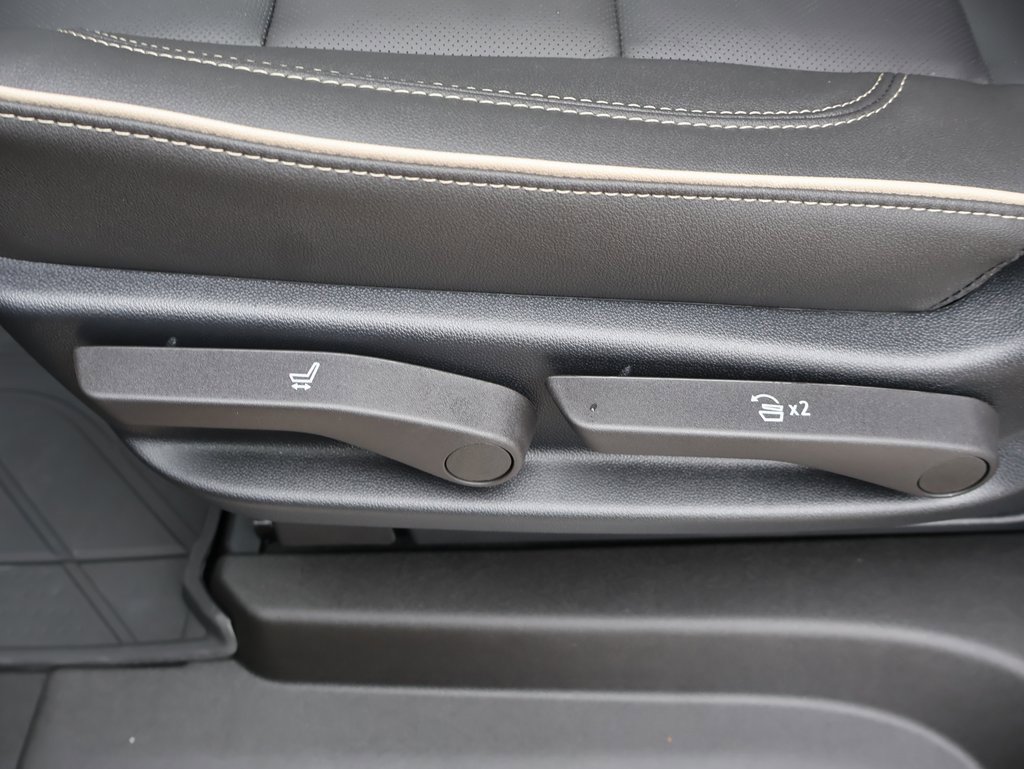 New 2025 Chevrolet Suburban Premier w/ Sun And Tow Package image 29