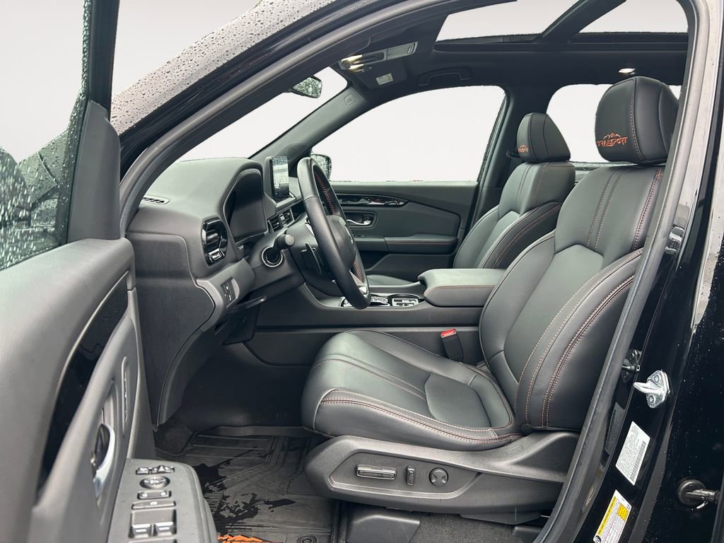 Used 2025 Honda Pilot TrailSport image 15