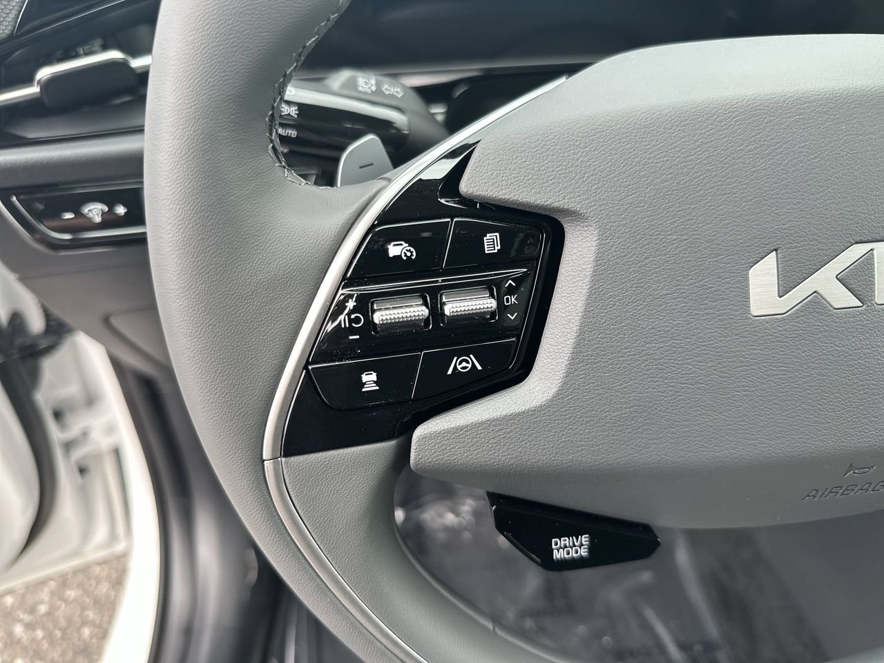 New 2026 Kia Niro EX FWD image 6