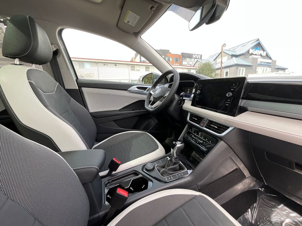 New 2025 Volkswagen Taos SE image 17