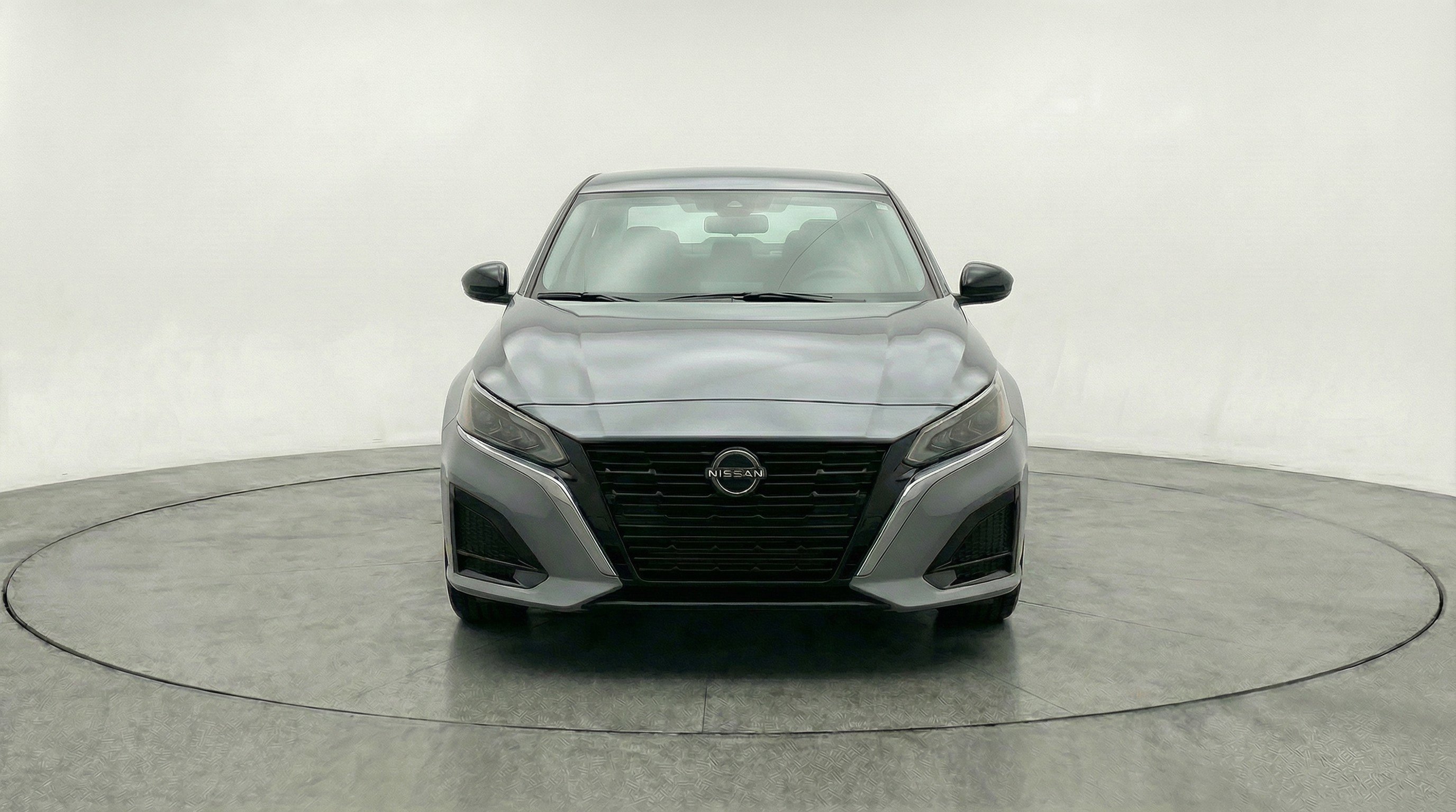 Used 2025 Nissan Altima 2.5 SV image 2