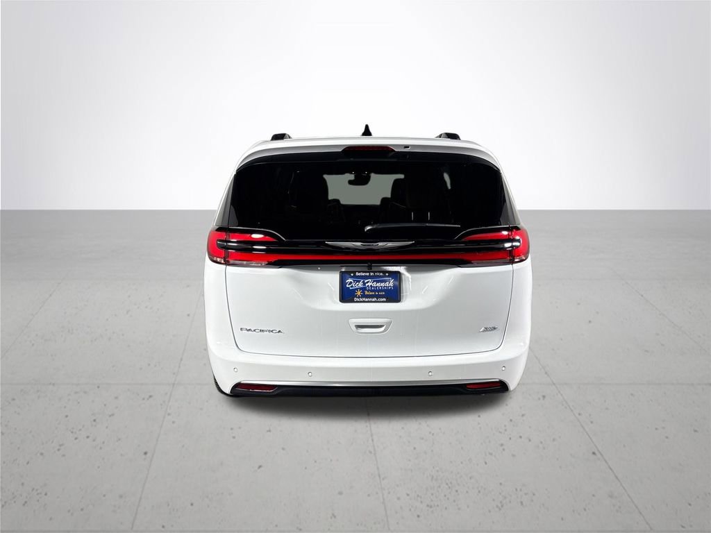 New 2026 Chrysler Pacifica Pinnacle image 7